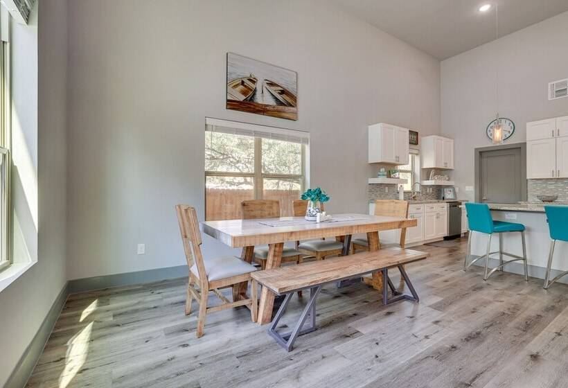 Modern Canyon Lake Vacation Home W/ Furnished Deck