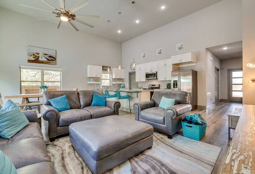 Modern Canyon Lake Vacation Home W/ Furnished Deck