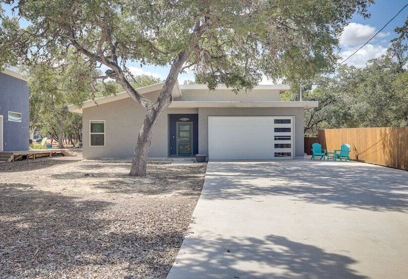 Modern Canyon Lake Vacation Home W/ Furnished Deck