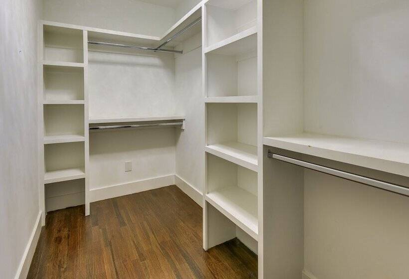 Modern Charlotte Retreat ~ 1 Mi To Boa Stadium!