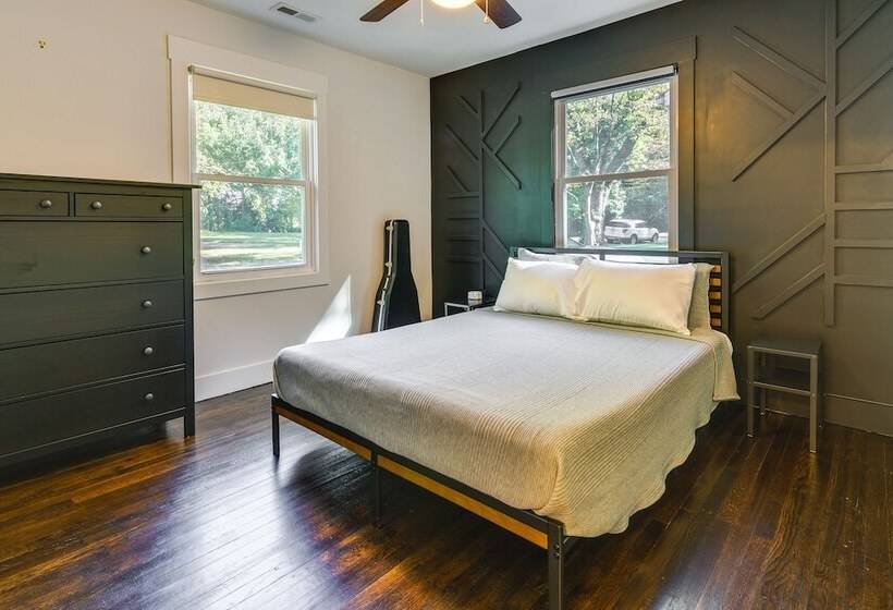 Modern Charlotte Retreat ~ 1 Mi To Boa Stadium!