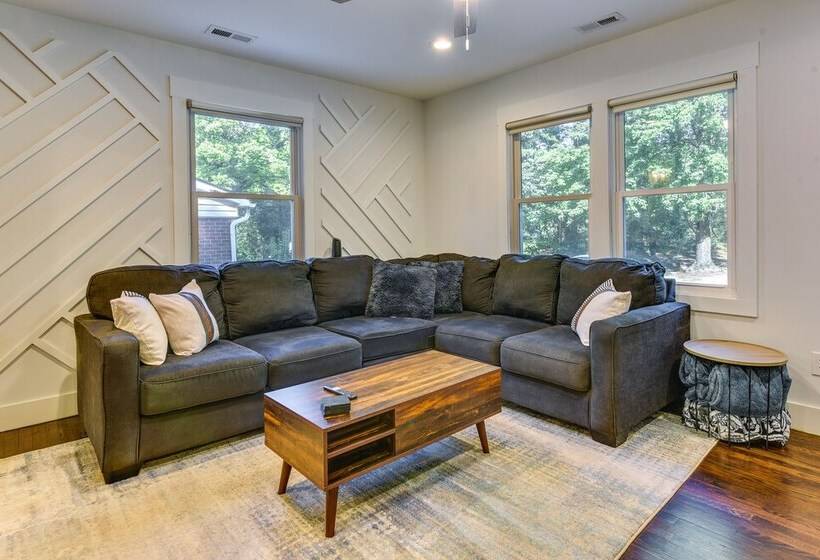 Modern Charlotte Retreat ~ 1 Mi To Boa Stadium!