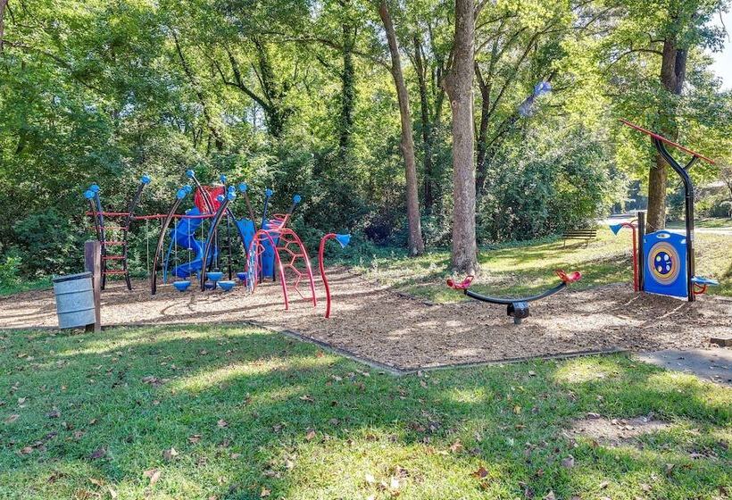 Modern Charlotte Retreat ~ 1 Mi To Boa Stadium!