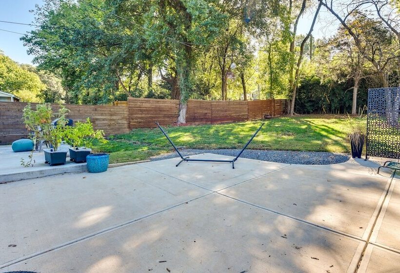 Modern Charlotte Retreat ~ 1 Mi To Boa Stadium!