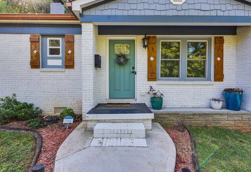 Modern Charlotte Retreat ~ 1 Mi To Boa Stadium!