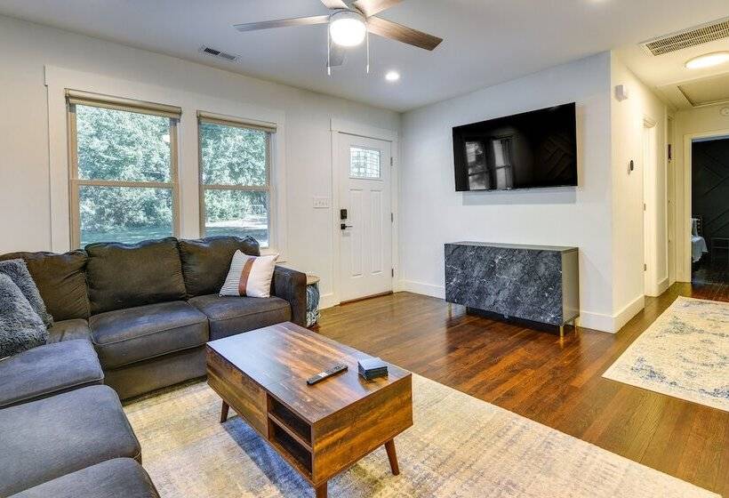 Modern Charlotte Retreat ~ 1 Mi To Boa Stadium!