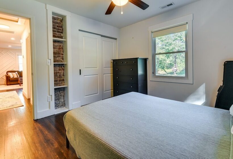 Modern Charlotte Retreat ~ 1 Mi To Boa Stadium!