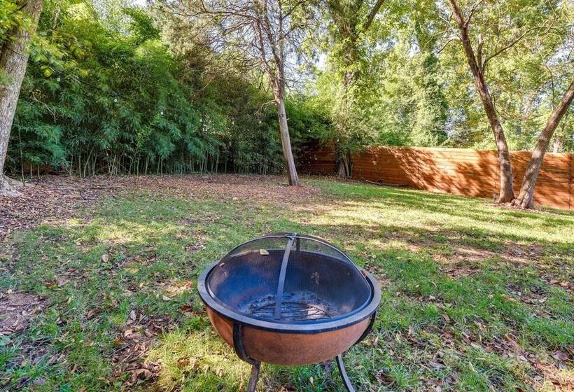 Modern Charlotte Retreat ~ 1 Mi To Boa Stadium!