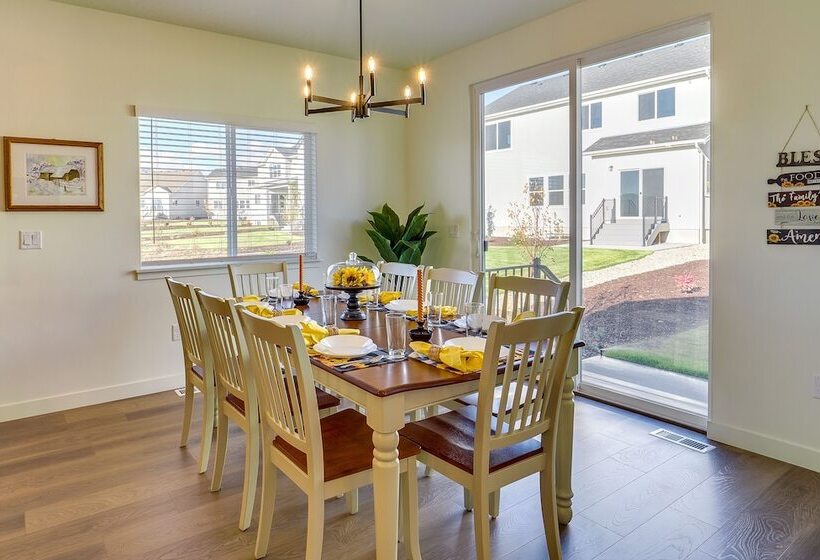 Modern Farmhouse In Herriman W/ Mountain Views!