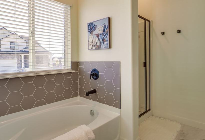 Modern Farmhouse In Herriman W/ Mountain Views!