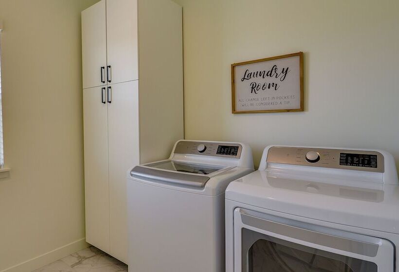 Modern Farmhouse In Herriman W/ Mountain Views!