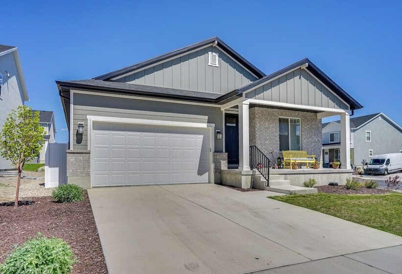 Modern Farmhouse In Herriman W/ Mountain Views!