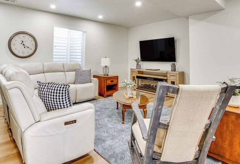 Modern Farmhouse In Herriman W/ Mountain Views!