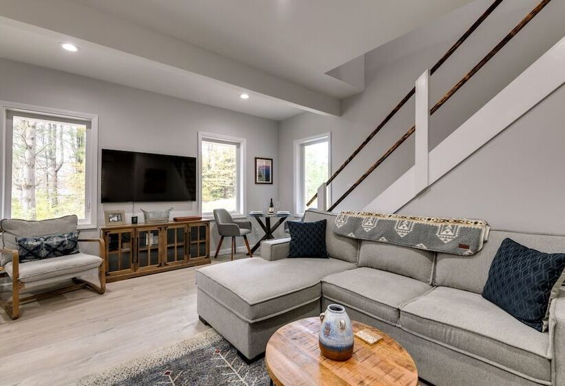 Modern Mountain Home Near Smugglers Notch & Stowe