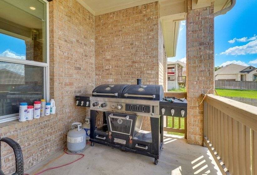 Modern Round Rock Retreat W/ Private Hot Tub