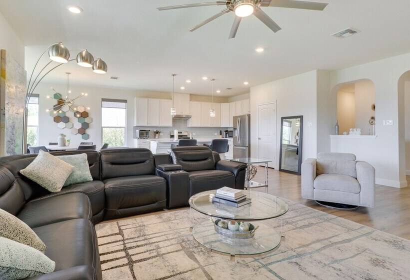 Modern Round Rock Retreat W/ Private Hot Tub