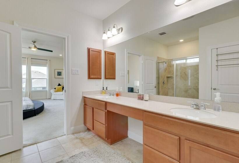 Modern Round Rock Retreat W/ Private Hot Tub