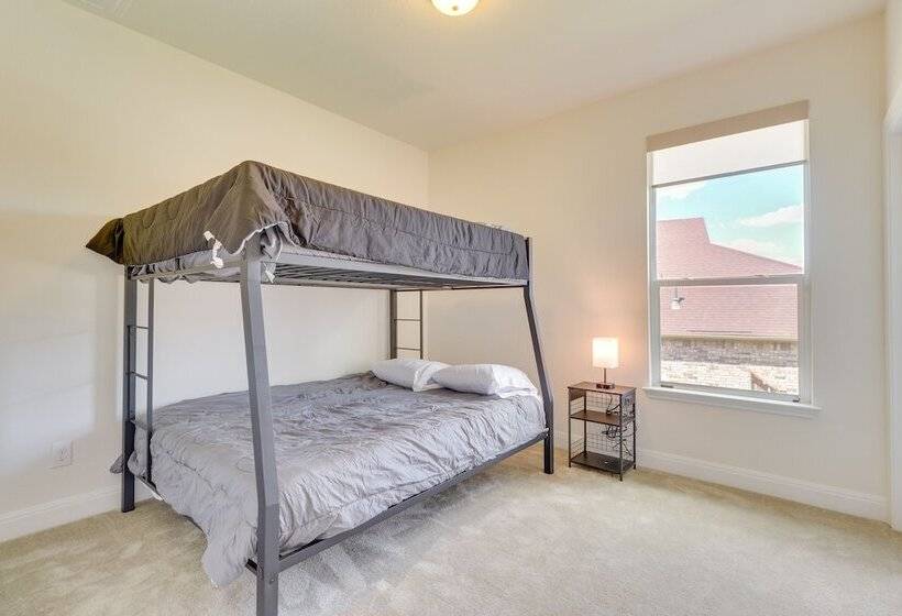 Modern Round Rock Retreat W/ Private Hot Tub