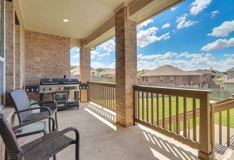 Modern Round Rock Retreat W/ Private Hot Tub