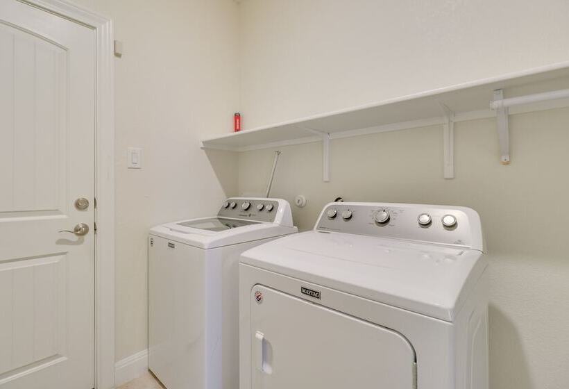 Modern Round Rock Retreat W/ Private Hot Tub