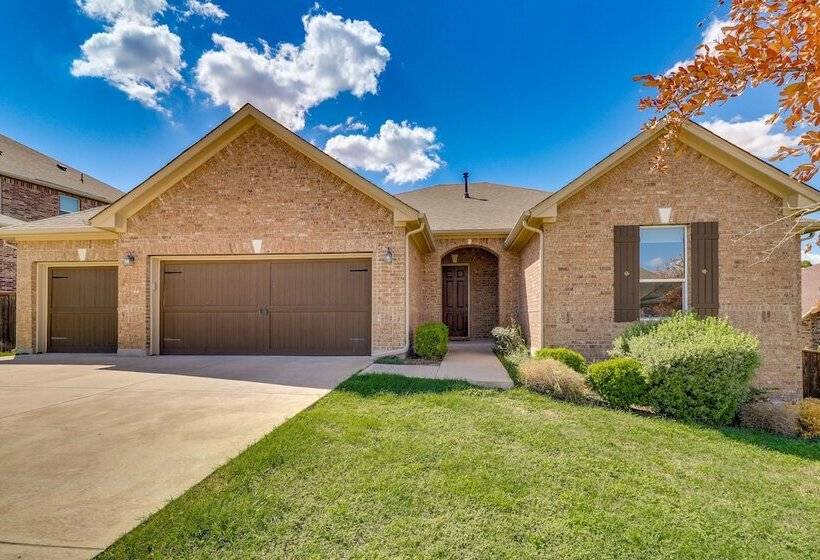 Modern Round Rock Retreat W/ Private Hot Tub
