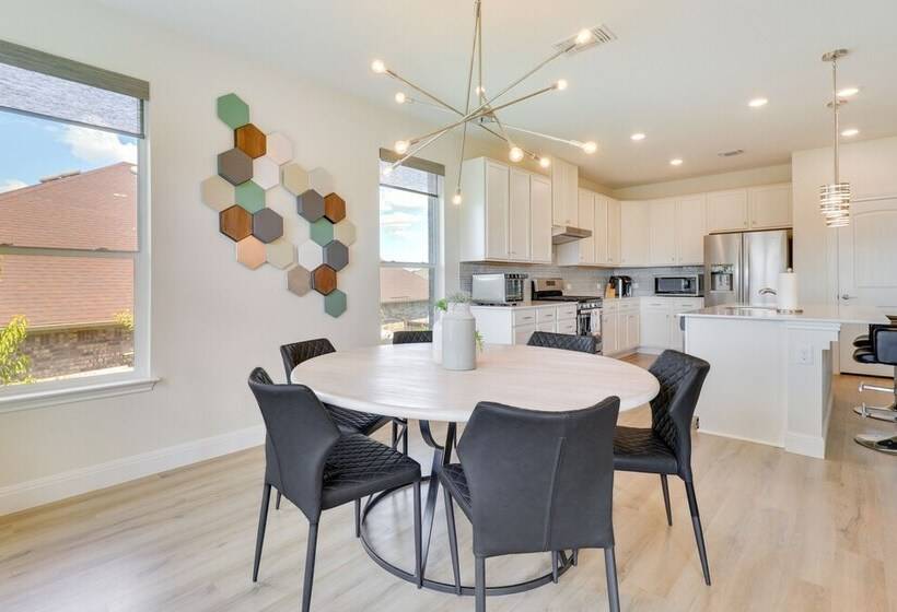 Modern Round Rock Retreat W/ Private Hot Tub