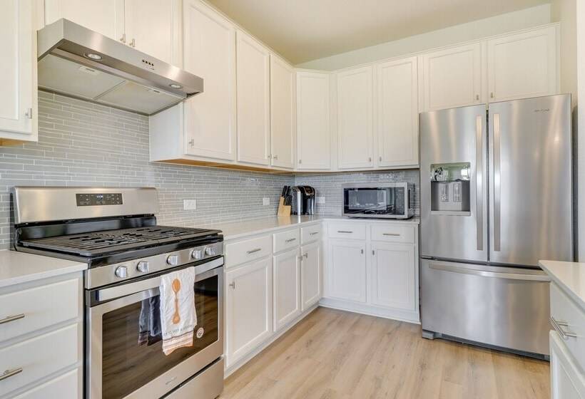 Modern Round Rock Retreat W/ Private Hot Tub