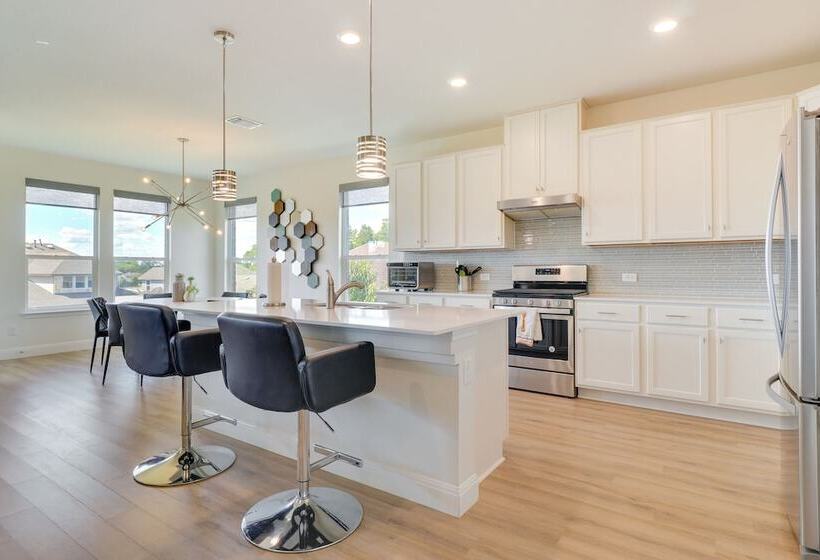 Modern Round Rock Retreat W/ Private Hot Tub