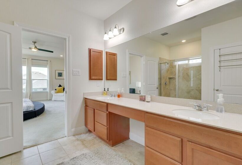 Modern Round Rock Retreat W/ Private Hot Tub