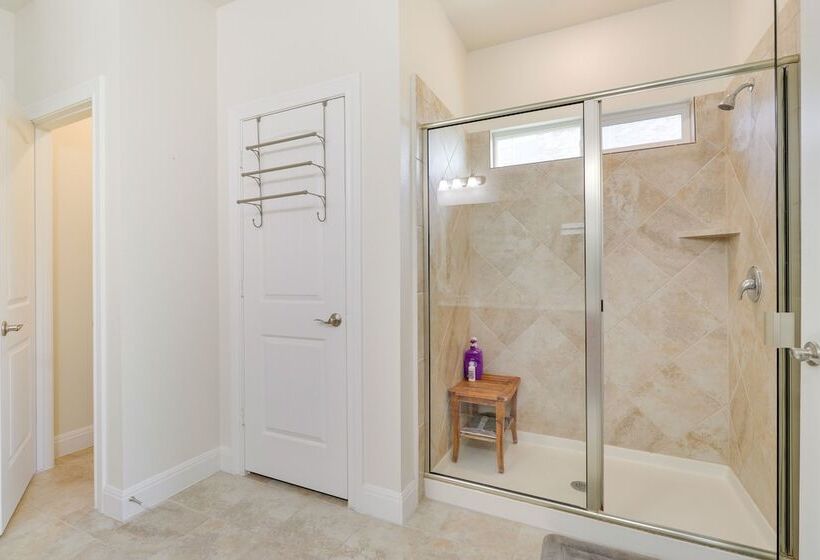 Modern Round Rock Retreat W/ Private Hot Tub