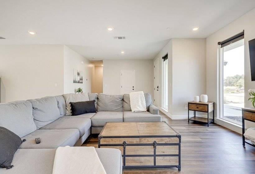 Modern Santa Rosa Retreat   Close To Wineries!