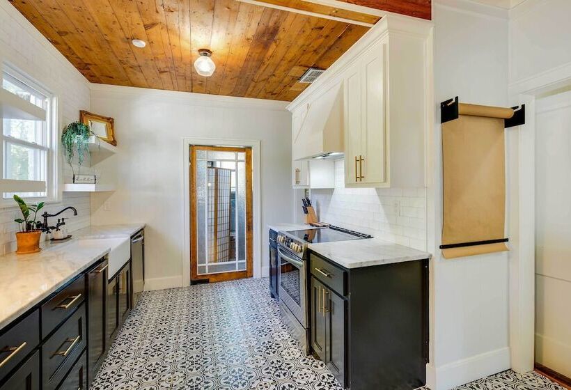 Walk To Dtwn:  Tyler Tudor  W/ Backyard