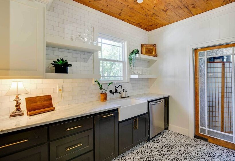 Walk To Dtwn:  Tyler Tudor  W/ Backyard