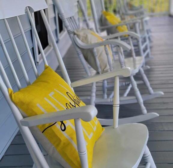 Moonlight Manor Bed And Breakfast