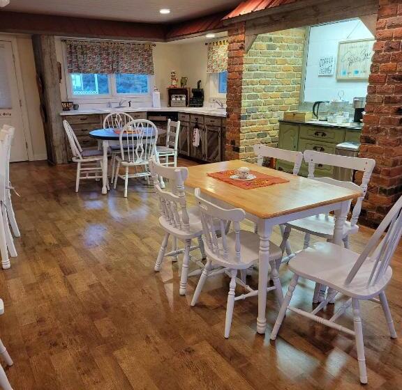 Moonlight Manor Bed And Breakfast