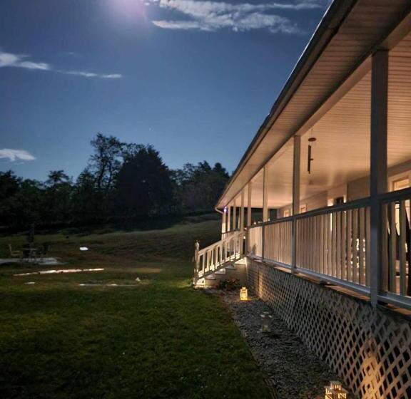 Moonlight Manor Bed And Breakfast