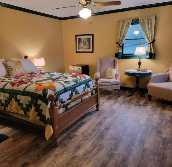 Moonlight Manor Bed And Breakfast