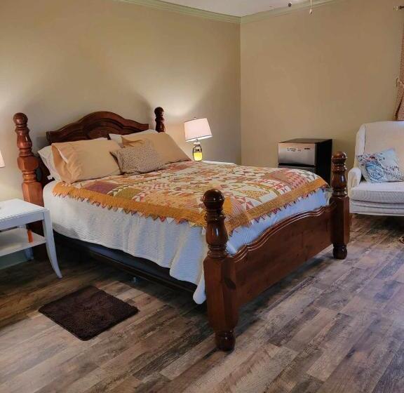 Moonlight Manor Bed And Breakfast