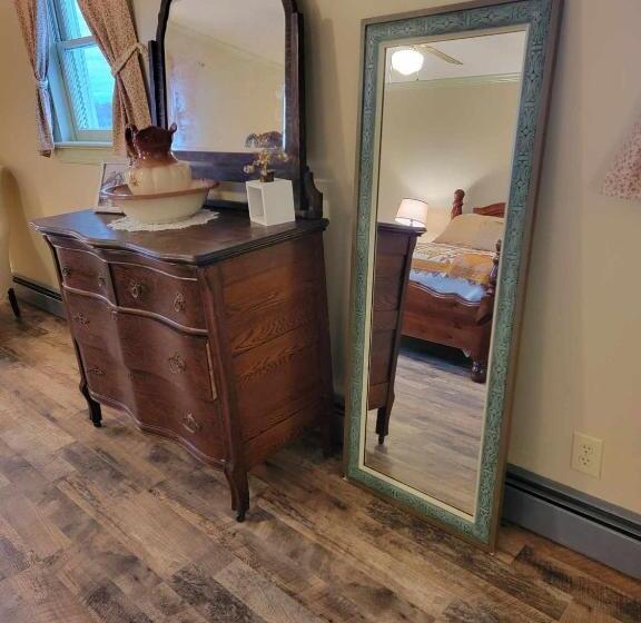 Moonlight Manor Bed And Breakfast