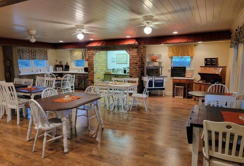 Moonlight Manor Bed And Breakfast