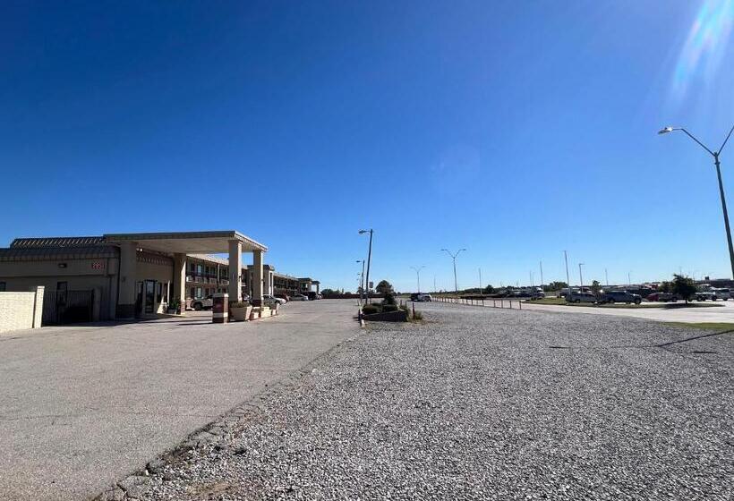 فندق على الطريق 81 El Reno