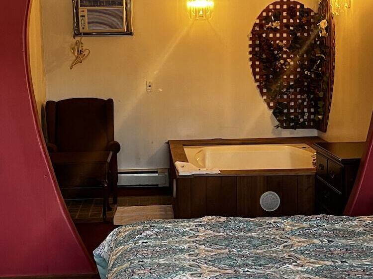 فندق على الطريق Grand Howell Inn