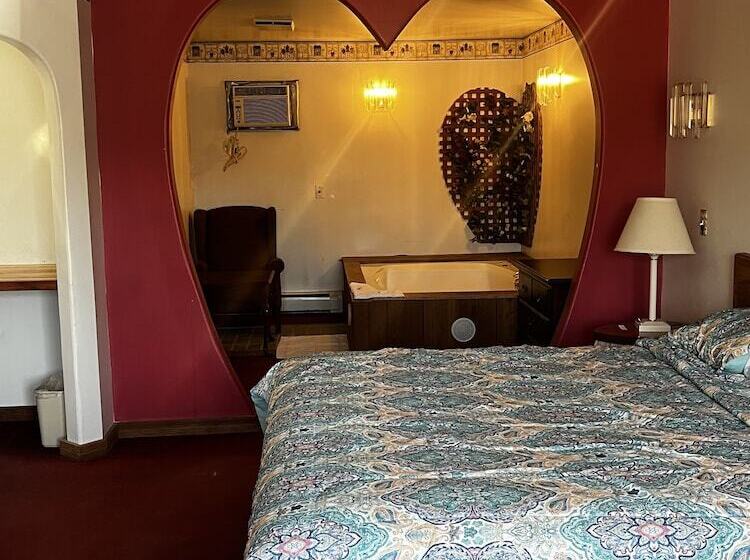 Мотель Grand Howell Inn