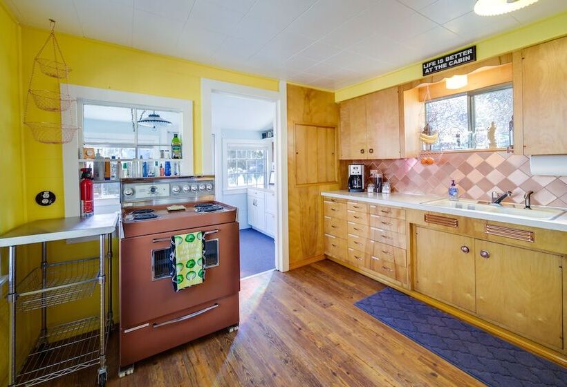 Newport Cabin On Diamond Lake W/ Private Boat Dock