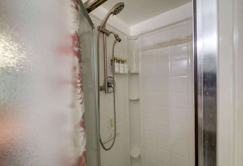 Newport Cabin On Diamond Lake W/ Private Boat Dock