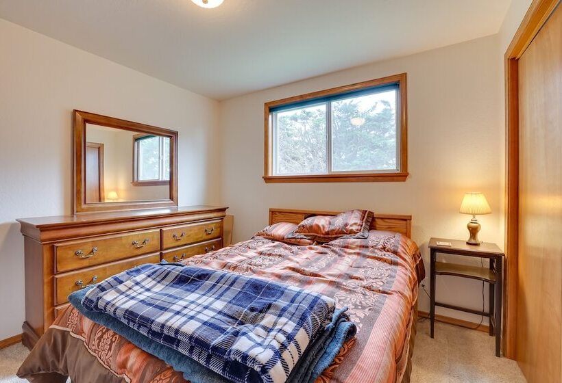 Oceanfront Port Angeles Home W/ Mountain View!