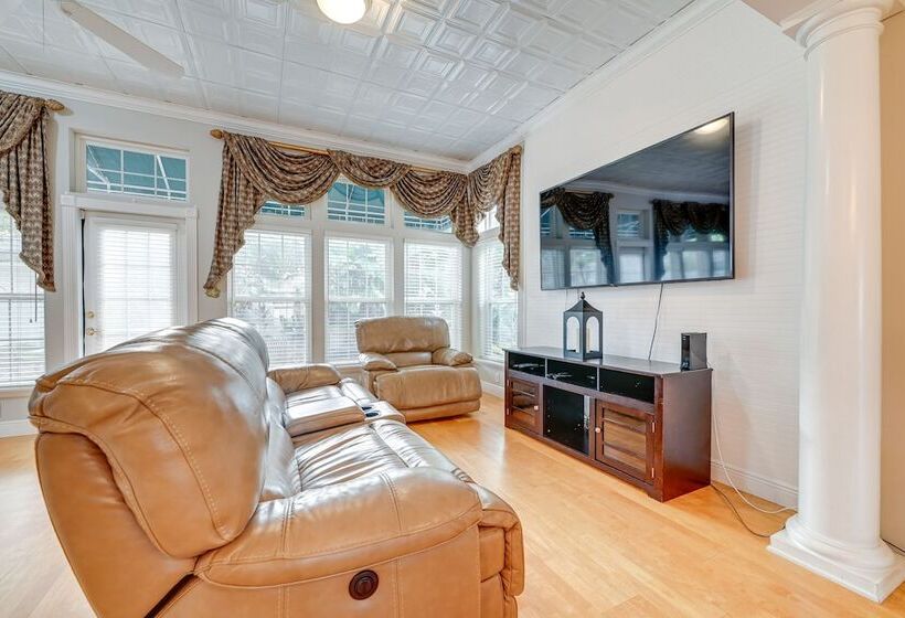 Palm Harbor Vacation Rental: 7 Mi To Beach!