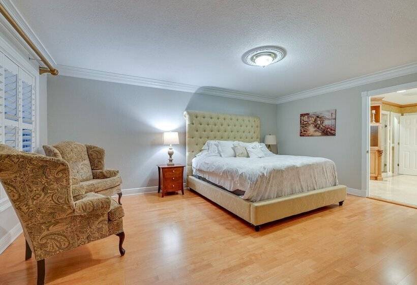 Palm Harbor Vacation Rental: 7 Mi To Beach!