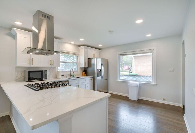Park Ridge Vacation Rental: 17 Mi To Chicago