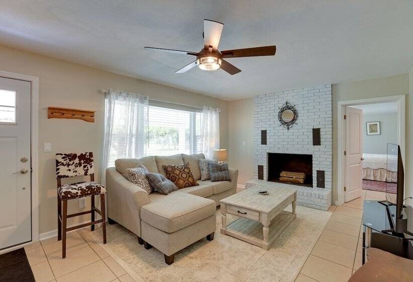 Peaceful Country Home In Williston: Horses Welcome